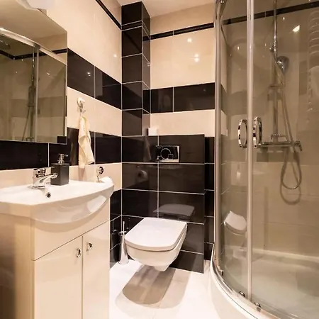 Spokojna Przystan W Centrum Z Prywatnym Parkingiem - By Spaceapart 아파트