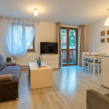 Spokojna Przystan W Centrum Z Prywatnym Parkingiem - By Spaceapart 카르파츠